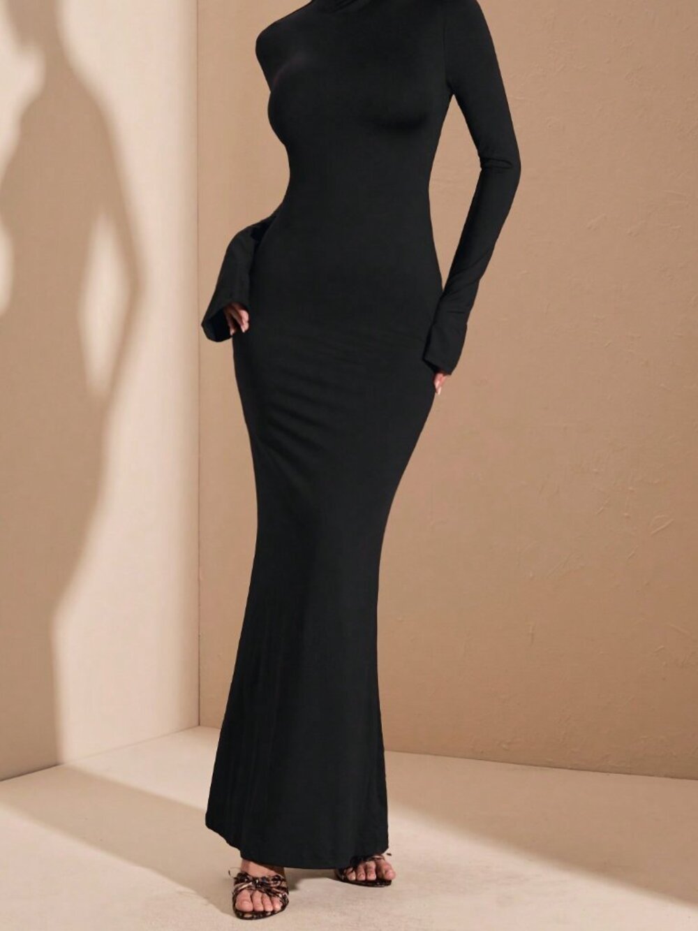 Black Elegant Women's Backless Stand Collar Zipper Bodycon Dress - Picture 3 of 5